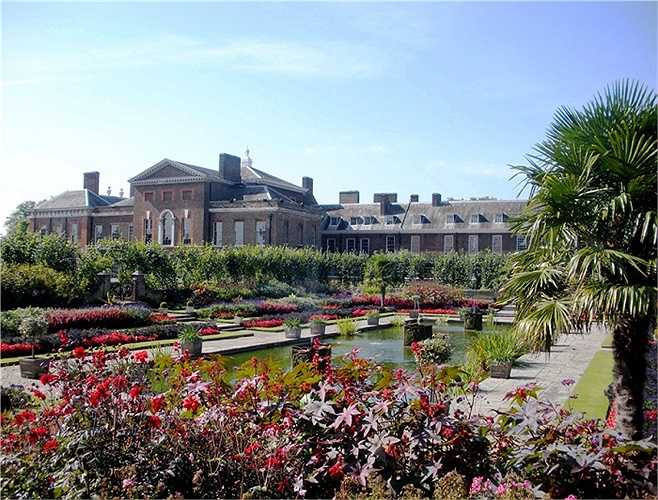 6. Kensington Palace Gardens: Thêm một dinh thự nữ của Anh lọt top 10 dinh thự siêu sang bậc nhất hành tinh. Vẻ đẹp của nó nằm ở những khu vườn rộng mênh mông với muôn vàn loài hoa, loài cây. Giá: 222 triệu USD. 