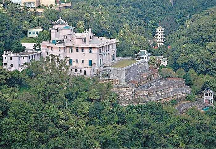 2. Ho Tung Gardens: Là một dinh thự ở Hong Kong, được xây dựng từ năm 1927. Bao quanh dinh thự là một không gian xanh mát của cây cối. Giá: 657 triệu USD. 