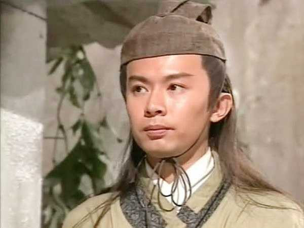 Hà Bửu Sinh - 'Lâm Bình Chi' xuất gia: Nhân vật Lâm Bình Chi vì mục đích cá nhân sẵn sàng 'tự cung' do Hà Bửu Sinh đóng được khen ngợi hết lời. Xuất thân trong gia đình giàu có, sự nghiệp sớm có thành tựu, anh từng là 'tiểu sinh' được kỳ vọng.