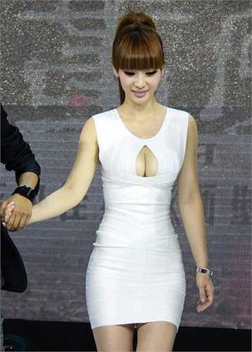 Hình ảnh của Liễu Nham khiến người hâm mộ phát sốt.