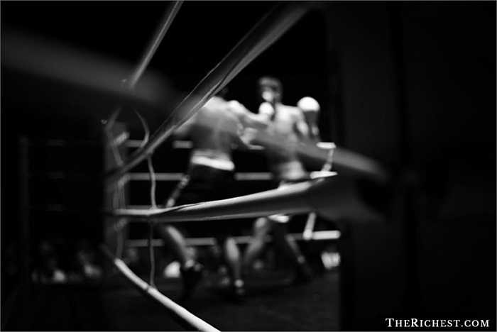 5. Võ sĩ quyền anh: Đây vốn là môn thể thao bạo lực nên các võ sĩ luôn phải đối mặt với những chấn thương nguy hiểm có thể dẫn đến các bệnh về não.