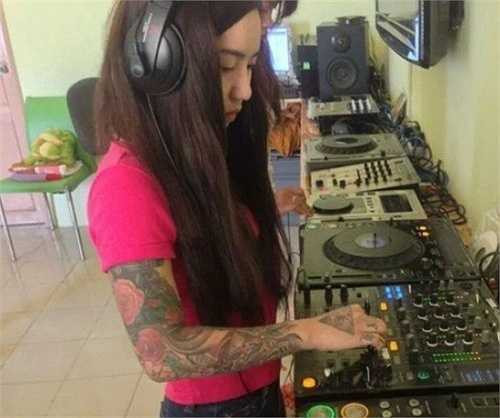 Lúc quyết định theo học nghề DJ và xăm hình lên cơ thể, 9X từng vấp phải nhiều định kiến. Song cô luôn có gắng vượt qua để thể hiện bản thân.