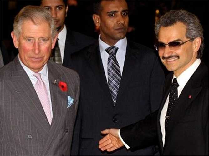 Ông thường xuyên có các cuộc gặp với những Hoàng gia trên thế giới, các chính trị gia và người nổi tiếng. Ông cũng từng là khách mời trong đám cưới của Hoàng tử William (Anh)