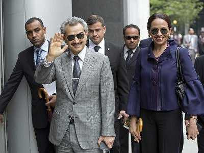 Ông là người được ca ngợi về sự cố gắng bảo vệ quyền lợi của phụ nữ