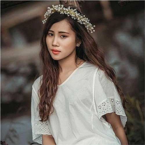 Cô bạn xinh đẹp này là Hà Khánh Linh, sinh năm 1996, đến từ Quan Sơn - Thanh Hóa.