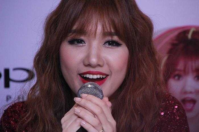 Không ai có thể tin rằng, một cô gái trẻ trung, vui tuơi và hài hước như Hari Won đã từng chống chọi với căn bệnh ung thư tử cung vào tháng 12/2012.