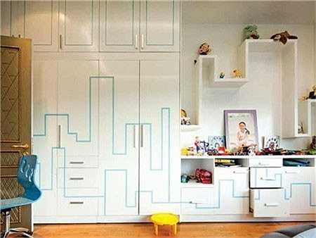 Hai con của diễn viên Mai Thu Huyền cũng có những phòng ngủ rất ấn tượng. Mỗi nhóc được sống trong một phòng riêng rộng rãi và có đầy đủ mọi trang thiết bị. Khi thiết kế nhà, diễn viên Những ngọn nến trong đêm hướng tới sự đơn giản, gọn gàng chứ không quá cầu kỳ. Thế nên, phòng ngủ của hai nhóc tỳ cũng không quá đặc biệt.