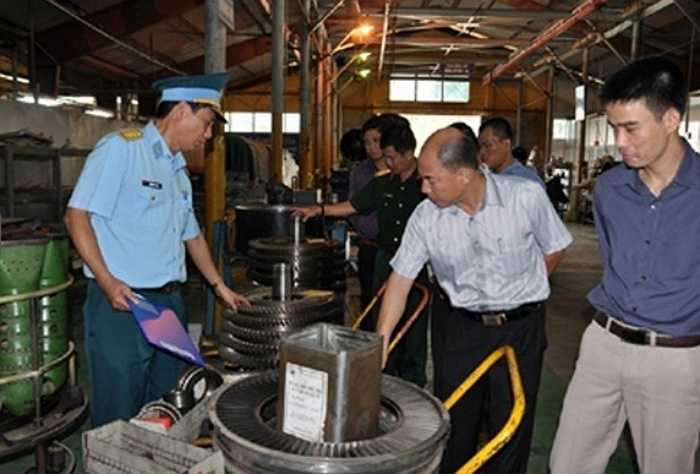 Trong quá trình sửa chữa, đội ngũ kỹ sư của nhà máy còn nghiên cứu, tự sản xuất một số vật tư chuyên ngành mà ngoài thị trường không có, tiết kiệm cho ngân sách quốc phòng hàng trăm tỷ đồng. Dưới bàn tay lành nghề và sự sáng tạo của đội ngũ kỹ sư của nhà máy, các máy móc và dây chuyền cũ từ thời chiến tranh vẫn hoạt động tốt với độ chính xác cao. 