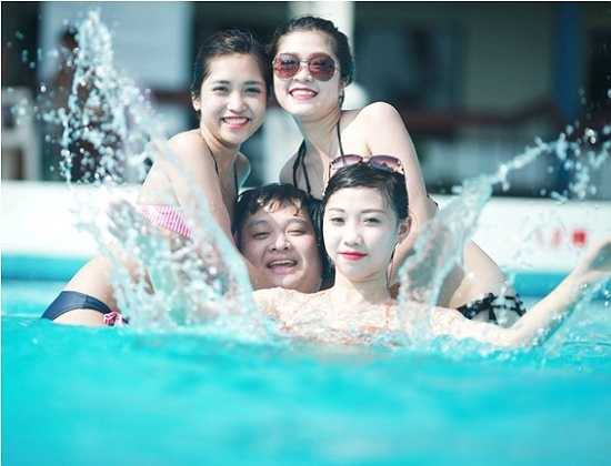 Học sinh trường Hoàng Diệu muốn lưu giữ lại những hình ảnh trẻ trung, hồn nhiên đúng với lứa tuổi học trò. 