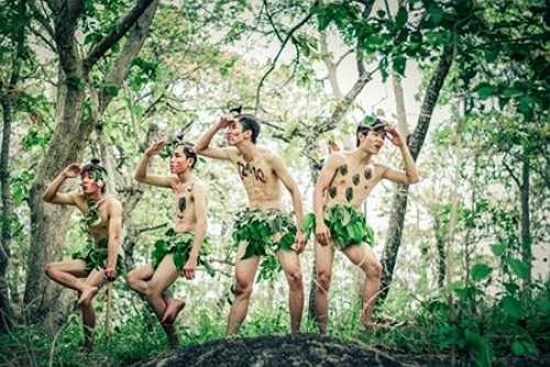 'Toàn bộ phần hóa trang và sắp xếp tình huống đều do chúng mình tự nghĩ ra. Buổi chụp hình vui vẻ, hài hước chắc chắn đã để lại trong lòng mỗi bạn những kỷ niệm khó quên', Mạnh Thiên tâm sự.