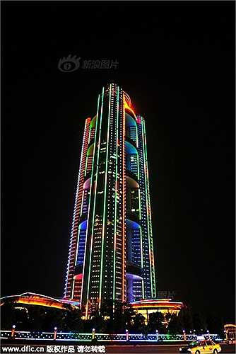 Làng Hoa Tây - ngôi làng giàu nhất Trung Quốc đã chi 3 tỷ nhân dân tệ xây dựng khách sạn cao 328m có tên là khách sạn Long Xi International