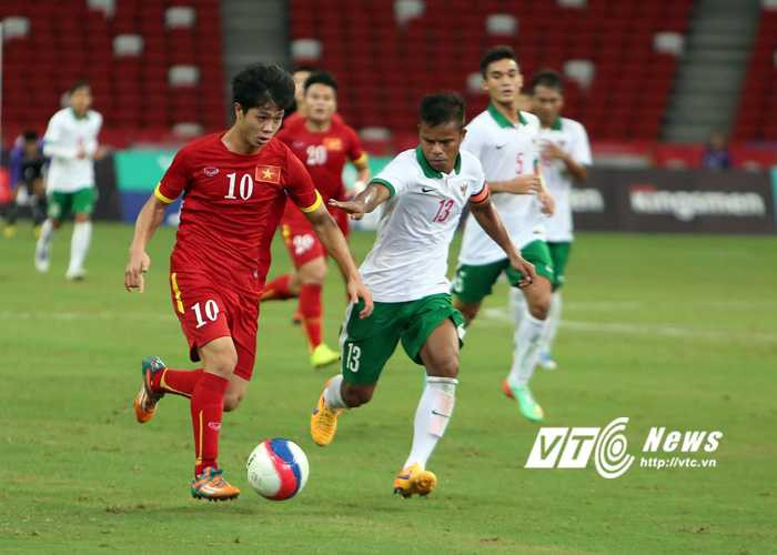 Công Phượng qua hậu vệ U23 Indonesia