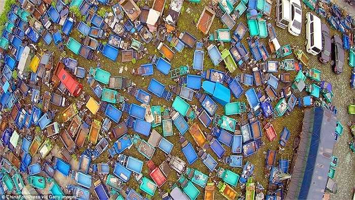 Hàng trăm chiếc xe tải tụ tập một chỗ