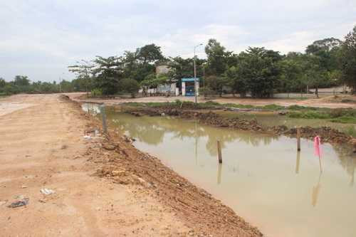 Đau xót thi thể 2 chị em ôm chặt nhau dưới hố công trình