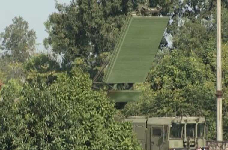  Còn đây là đài radar nhìn vòng 96L6E có khả năng phát hiện 300 mục tiêu cùng lúc, tầm hoạt động 300km. 