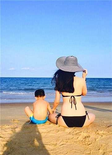 Từng là hotgirl nổi tiếng Hà thành, Thủy Anh sở hữu vóc dáng đẹp không thua kém người mẫu. 