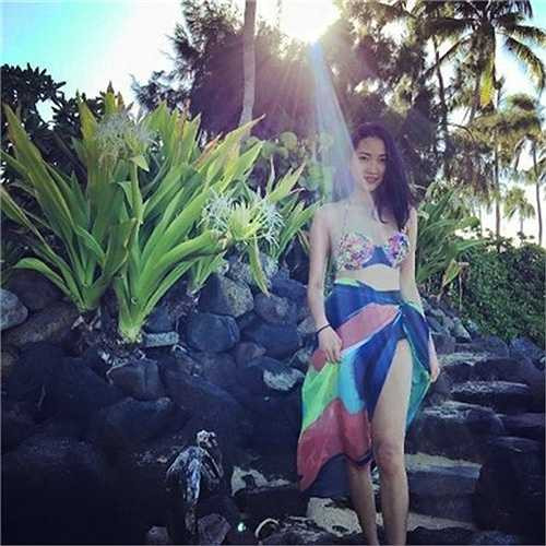 Yến Phương, vợ của Lam Trường khoe dáng hoàn hảo với bikini. 