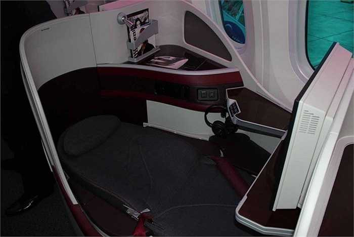 Ghế thiết kế như giường, khi buồn ngủ trong chuyến bay dài có thể ngủ ngon lành