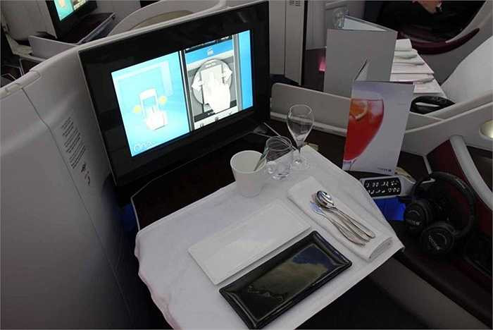 Hành khách có thể nghe nhạc, xem phim với màn hình đã tích hợp nhiều chương trình hấp dẫn