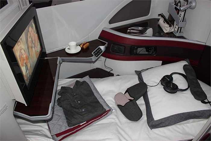 Hãng chuẩn bị dép, quần áo ngủ, chăn rất êm ái