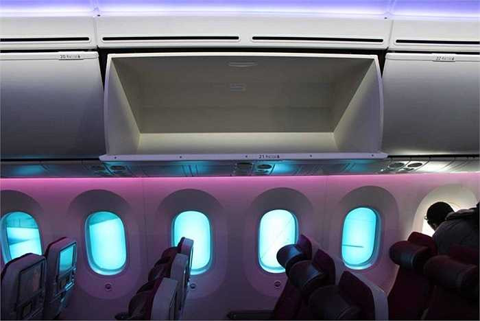 Khoang để hành lý rộng đủ để những hành lý cỡ lớn kèm bánh xe