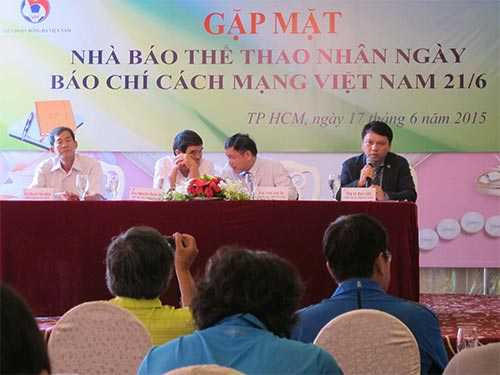 Tổng Thư ký VFF Lê Hoài Anh trao đổi với báo chí sáng 17-6 