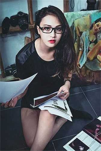 An Bon từng yêu mến công việc làm mẫu nhưng do công việc tại cơ quan khá bận rộn, cô không thể theo đuổi sở thích. Mỗi khi có thời gian rảnh, 9X thường tự thiết kế đồ handmade để phục vụ 'công cuộc' làm đẹp của bản thân.