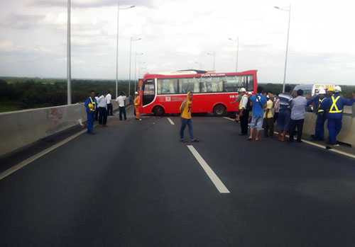 Tai nạn trên cao tốc hiện đại nhất Việt Nam, hàng chục người bị thương
