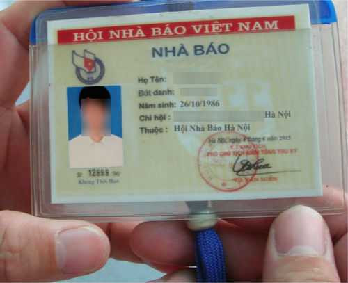Thẻ nhà báo giả được làm trắng trợn như thế nào?
