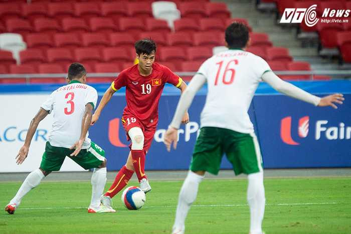 Văn Toàn trong trận gặp Indonesia