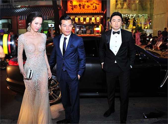 Vũ Ngọc Anh diện đầm xuyên thấu vô cùng táo bạo.