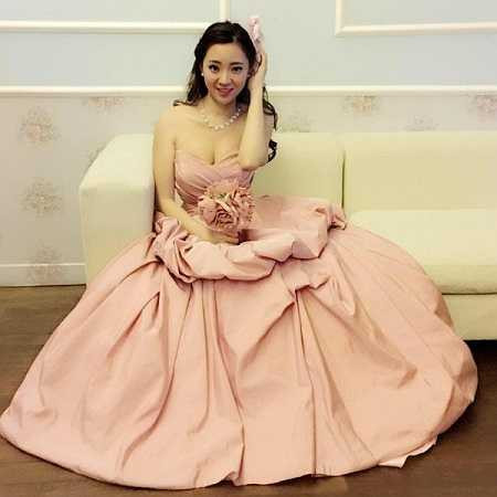 Có thể thấy, không chỉ xinh đẹp, Ngọc Lan còn rất có gu ăn mặc, trang điểm. Việc kinh doanh mỹ phẩm đôi khi còn giúp cô đi đầu các xu hướng làm đẹp.