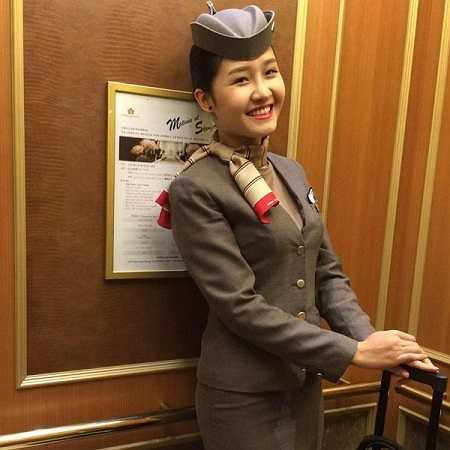 Quỳnh Trang, sinh năm 1991 là tiếp viên hàng không của hãng Asiana Airlines. Cô bắt đầu công việc này từ tháng 7/2012.