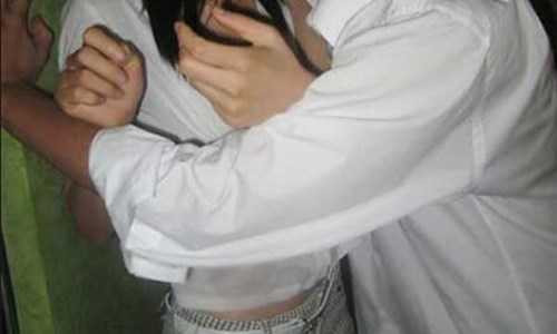 dụ cô gái vào quán cà phê