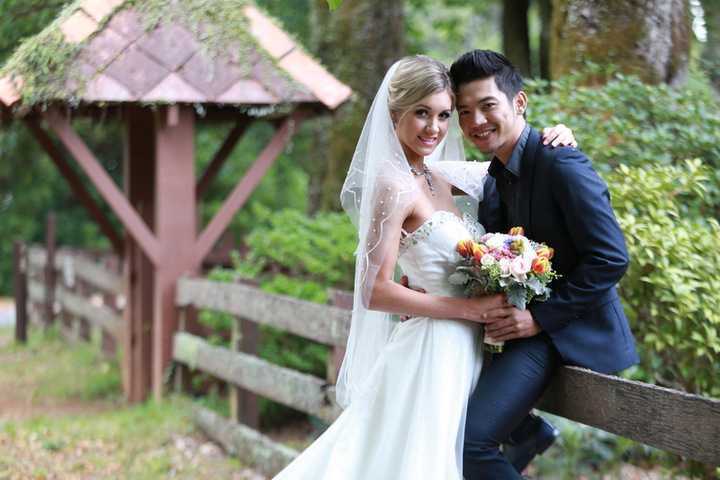 (VTC News) - Những tấm ảnh cưới của Mai Quốc Việt và cô dâu ngoại quốc bất ngờ được hé lộ.