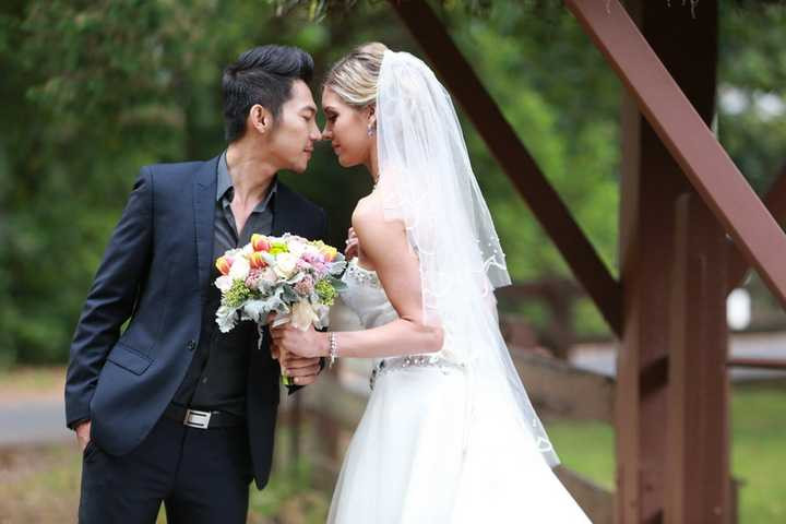 (VTC News) - Những tấm ảnh cưới của Mai Quốc Việt và cô dâu ngoại quốc bất ngờ được hé lộ.