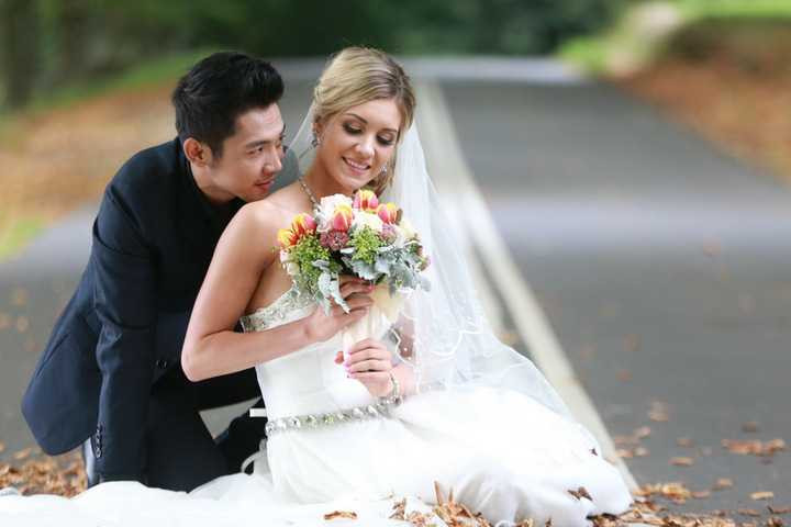 (VTC News) - Những tấm ảnh cưới của Mai Quốc Việt và cô dâu ngoại quốc bất ngờ được hé lộ.