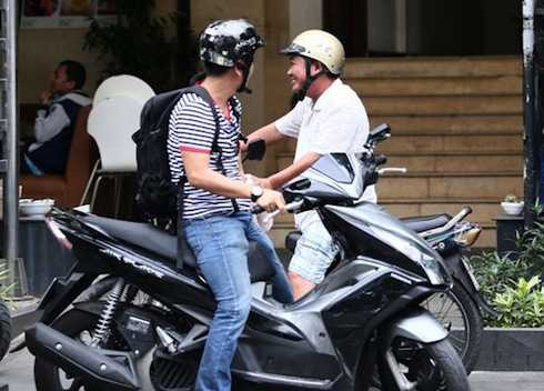 Nụ cười tươi tắn buổi ban trưa của 'thằng An' và 'thằng Cò'.