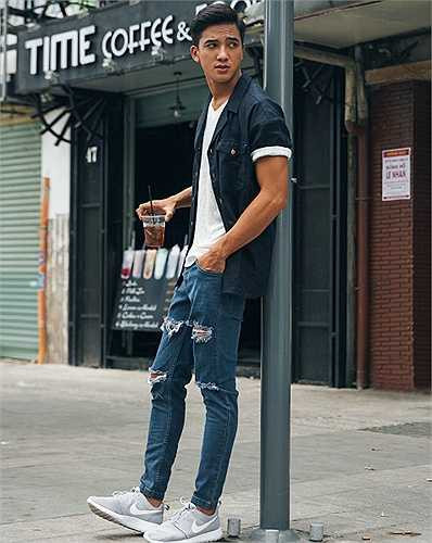 Cặp đôi đã 'gây sốt' ngay từ những cảnh quay nóng bỏng trong vườn chuối hay trên hồ nước. 