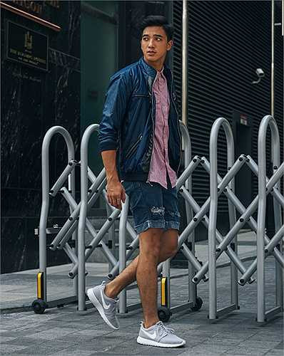 Nam diễn viên trẻ đã có những màn khóa môi táo bạo với đàn chị 