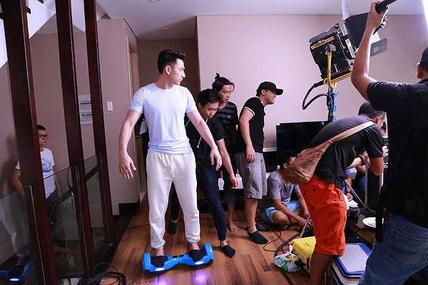 'Mỗi ngày, tôi đều ra phụ ba tưới cây, bắt sâu, chăm sóc cho khu vườn nhỏ'