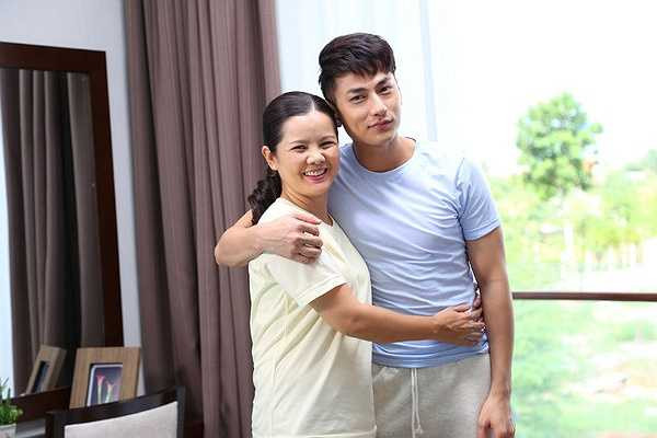 Isaac chia sẻ: 'Sống không gần nhau, lại bận rộn với việc đi diễn nhưng Isaac luôn cố gắng dành nhiều thời gian nhất cho những người thân bằng tin nhắn, điện thoại'