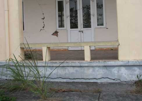 Trường học 10 tỷ đồng bỏ hoang ngay trung tâm Hạ Long