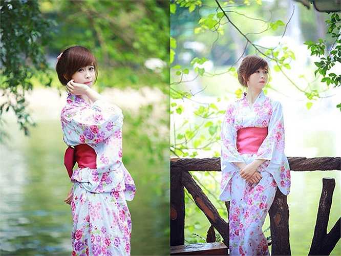 Cô được gọi vào ĐTQG từ năm 2009 để tham dự SEA Games 25 tại Lào và giành tấm HCĐ tại giải này. Đây cũng là tấm huy chương quốc tế đầu tiên của cô