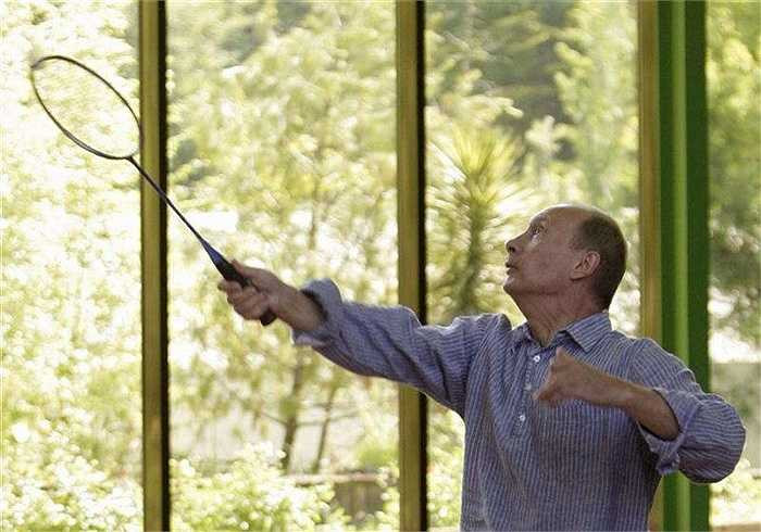 Khi nhà lãnh đạo chơi cầu lông