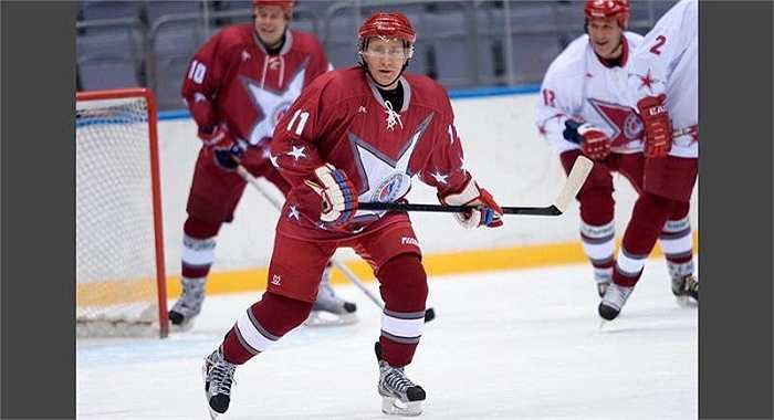 Tổng thống Nga tham gia trận khúc gôn cầu