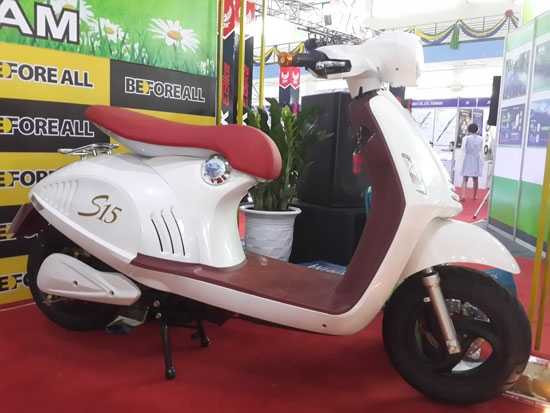 Xe Trung Quốc 'nhái' Vespa 946 xuất hiện tại Vietnam AutoExpo