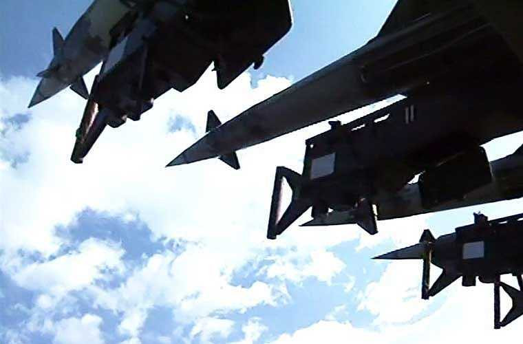 Bệ phóng của tổ hợp S-125-2TM nhìn như nỏ liên châu của An Dương Vương năm xưa diệt quân xâm lược. 