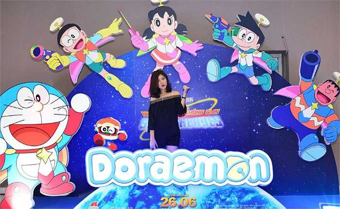 Và trong một hoàn cảnh tình cờ, đám bạn của chúng ta nhận được sự cầu cứu từ cậu bạn – Aron để giải cứu hành tinh xinh đẹp đang đứng trước nguy cơ xâm chiếm của những tên cướp vũ trụ khét tiếng. 