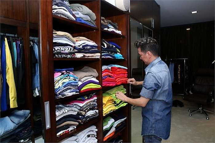 Khám phá tủ quần áo đặc biệt này, khán giả sẽ thấy Mr.Đàm là người rất quan tâm đến những trang phục có tính cổ điển.
